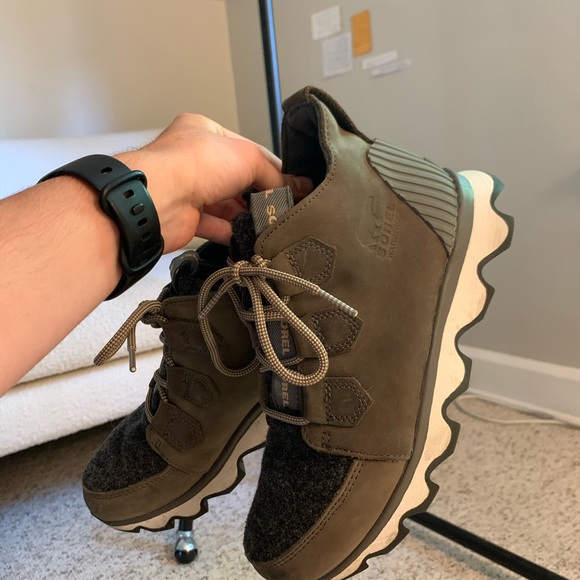 SOREL Kinetic Caribou Snow Boot in Olive/Grey - Picture 1 of 8